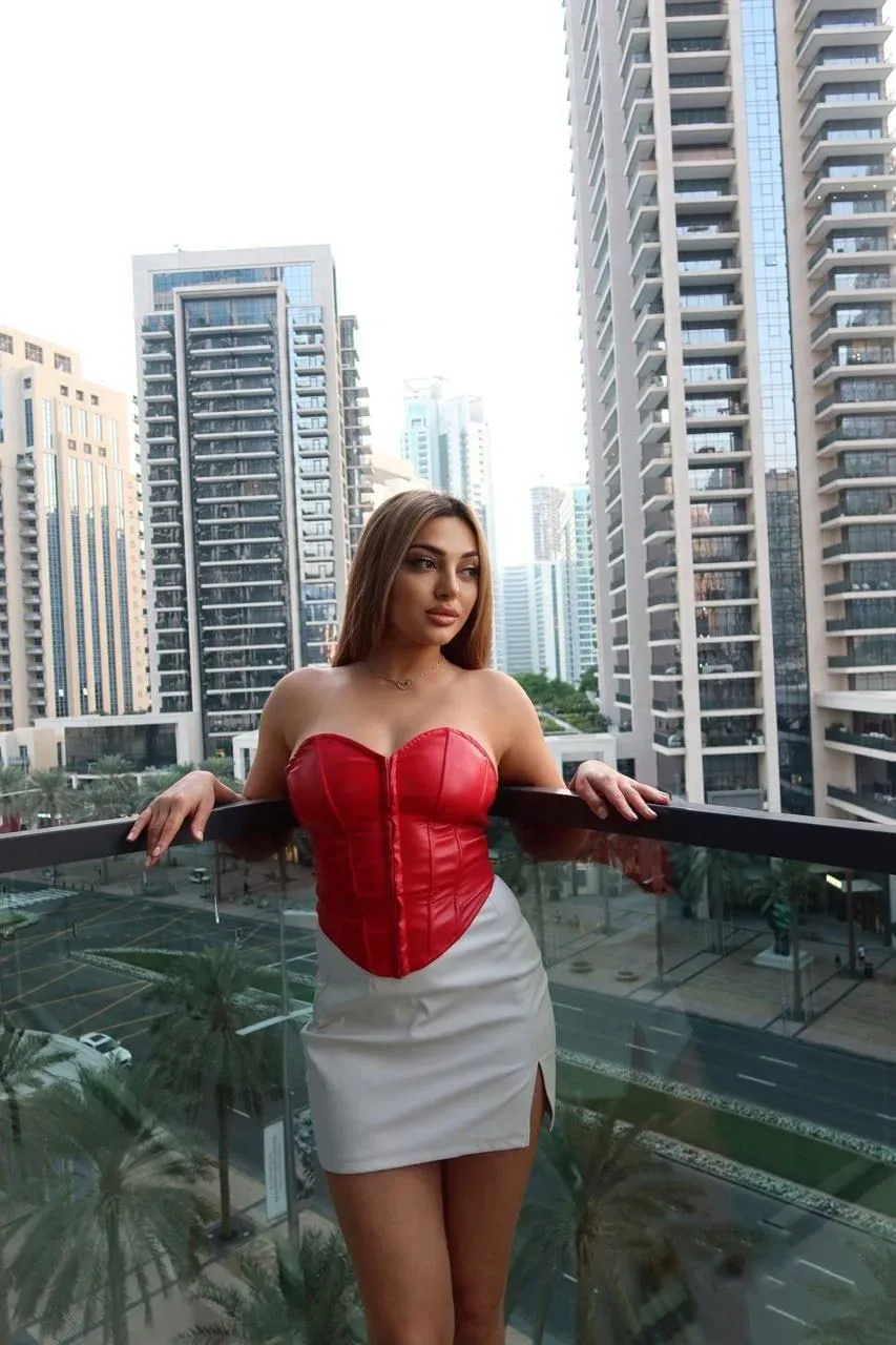 Nicole - Photo 2